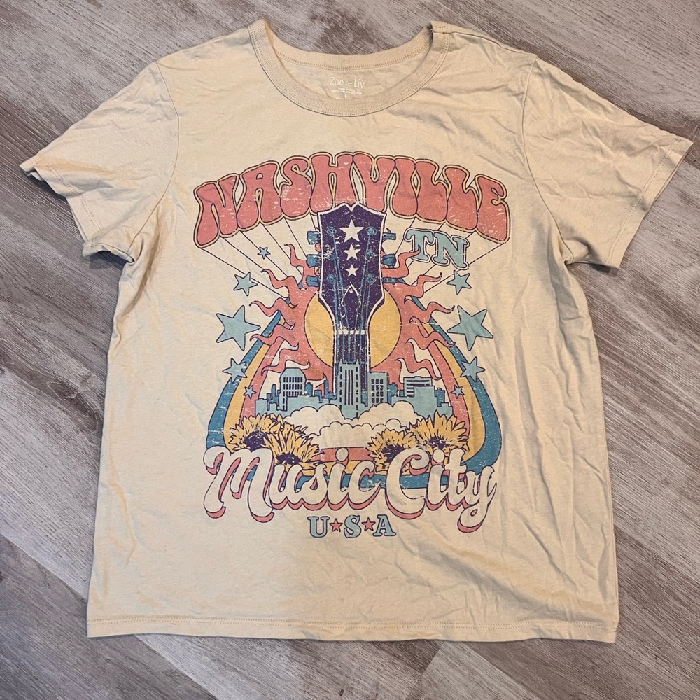 ⭐️ BOGO ⭐️ Zoe & Liv, Nashville graphic tee, size large